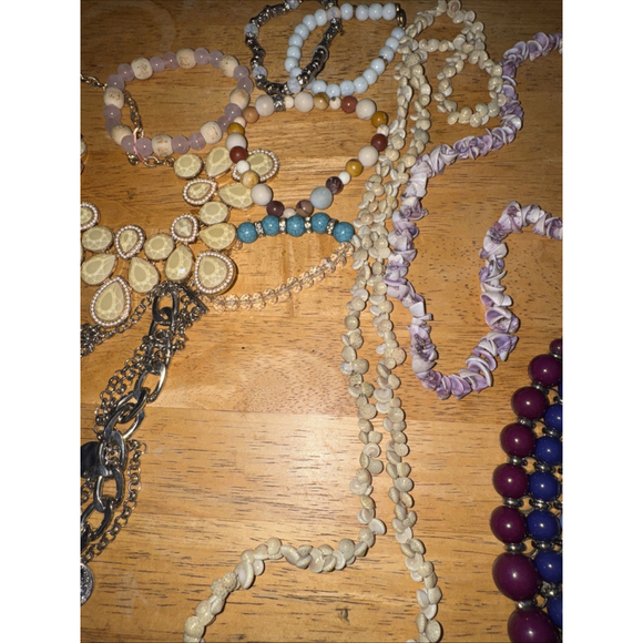 1 LB COSTUME JEWELRY LOT All WEARABLE VINTAGE TO MODERN - Picture 4 of 5